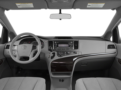 2014 Toyota Sienna XLE V6 8 Passenger