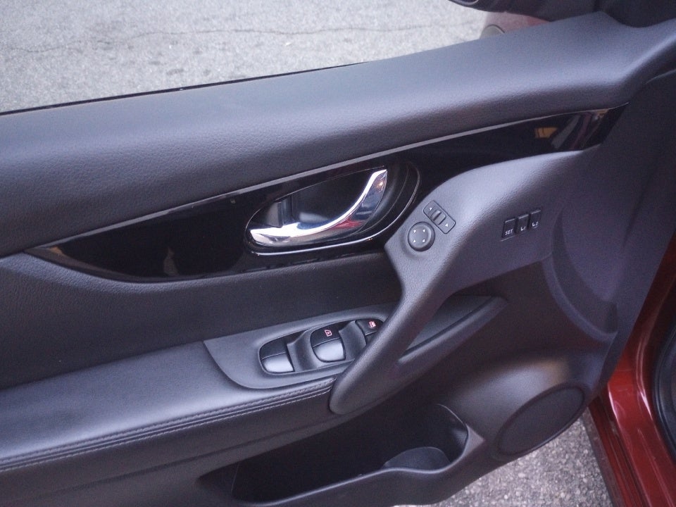 2022 Nissan Rogue Sport SL FWD Xtronic CVT