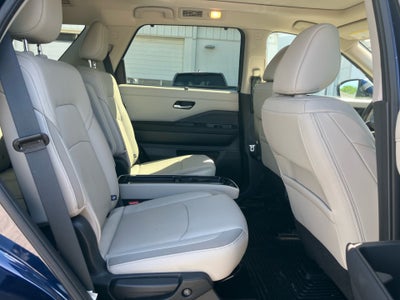 2024 Nissan Pathfinder SL 4WD