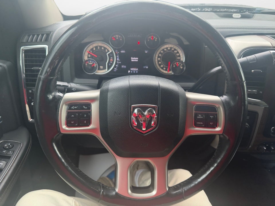 2017 RAM 3500 Laramie Crew Cab 4x4 8' Box