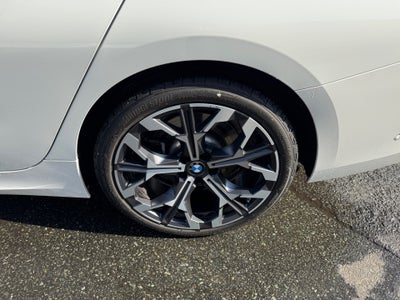 2025 BMW 330i xDrive