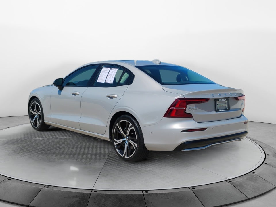 2024 Volvo S60 Plus Dark Theme