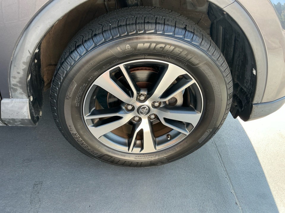 2017 Toyota RAV4 XLE