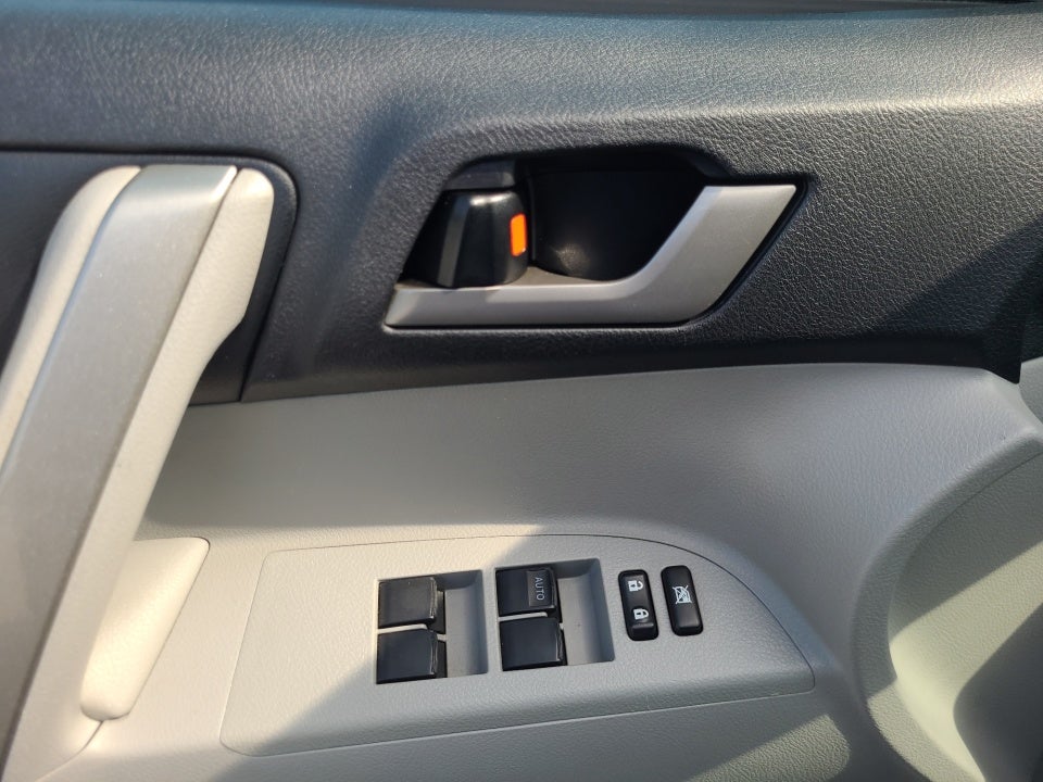 2012 Toyota Highlander SE