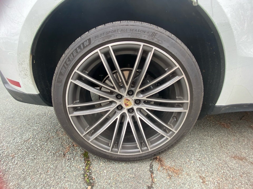 2023 Porsche Macan Base