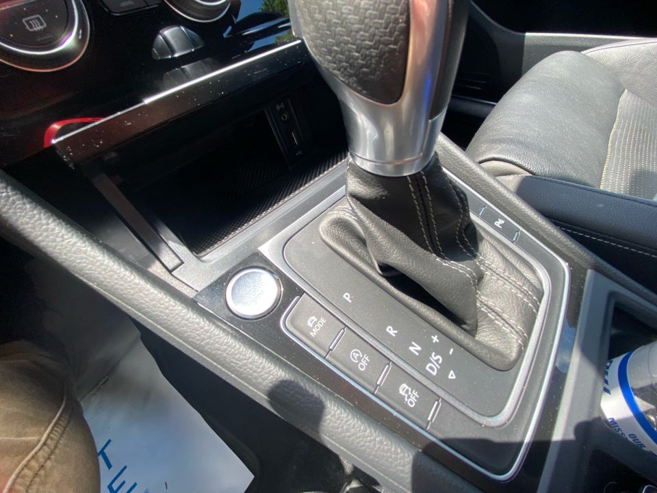 2018 Volkswagen Golf R 2.0T w/DCC & Navigation