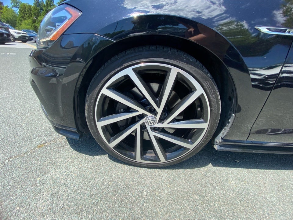 2018 Volkswagen Golf R 2.0T w/DCC & Navigation