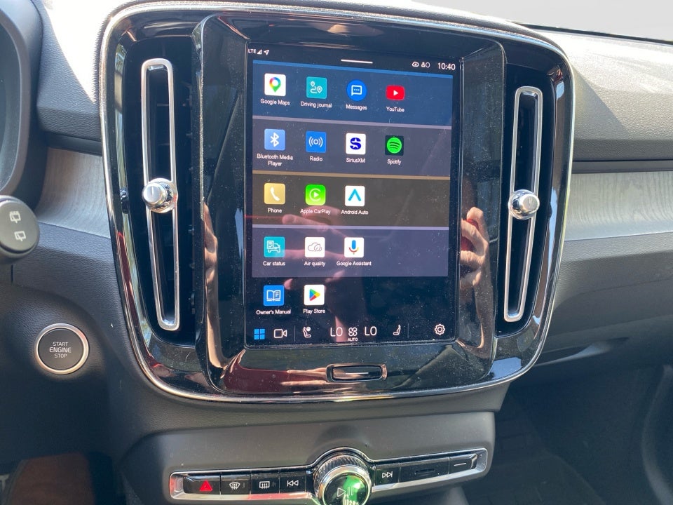 2024 Volvo XC40 B5 Ultimate Bright Theme