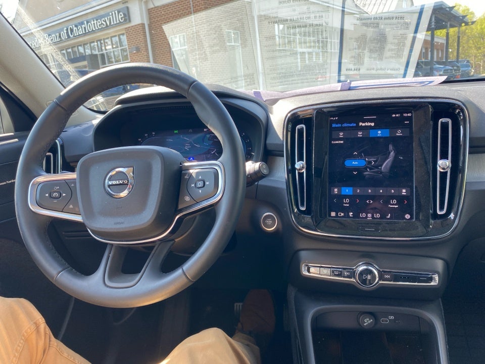 2024 Volvo XC40 B5 Ultimate Bright Theme