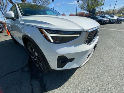 2024 Volvo XC40 B5 Ultimate Bright Theme