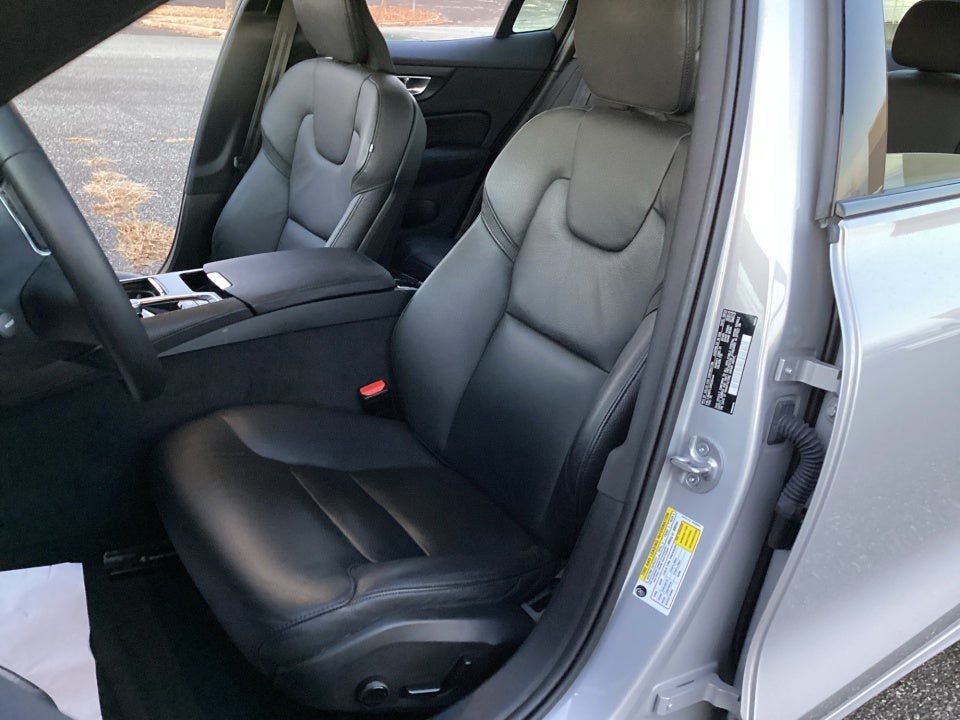 2024 Volvo S60 Recharge Plug-In Hybrid T8 Plus Dark Theme