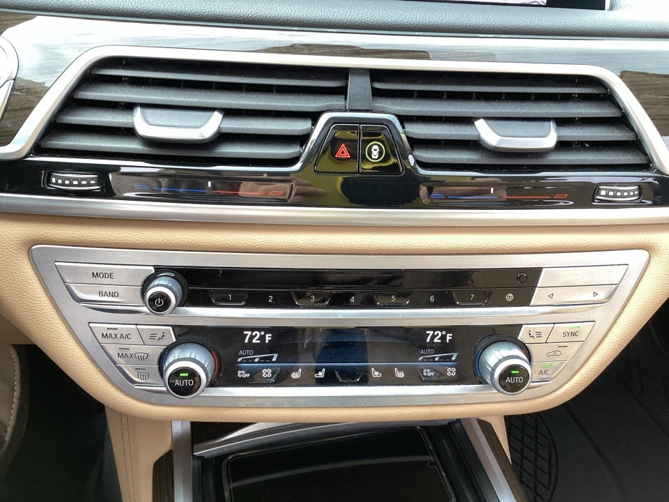 2021 BMW 750i xDrive