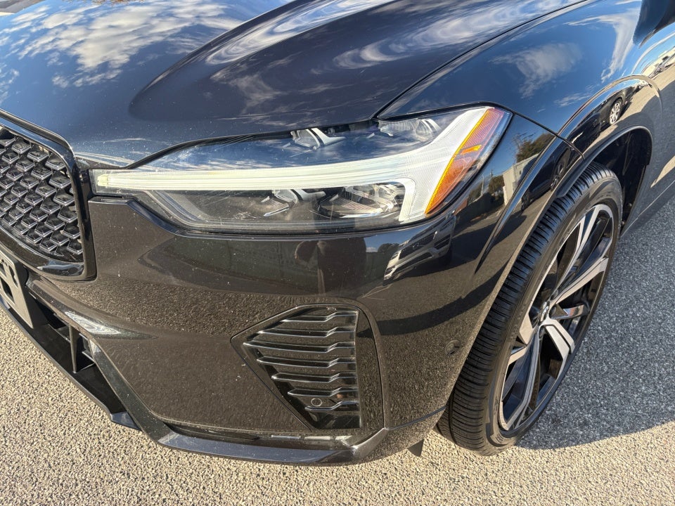 2023 Volvo XC60 B6 Ultimate Dark Theme