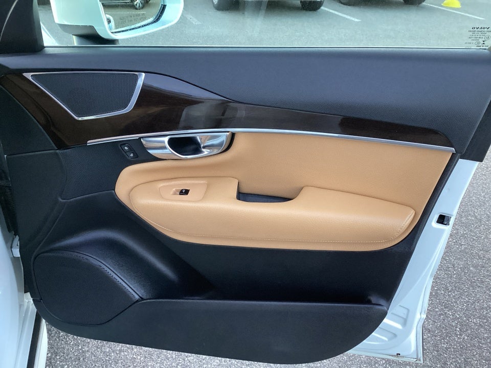 2018 Volvo XC90 T6 Momentum
