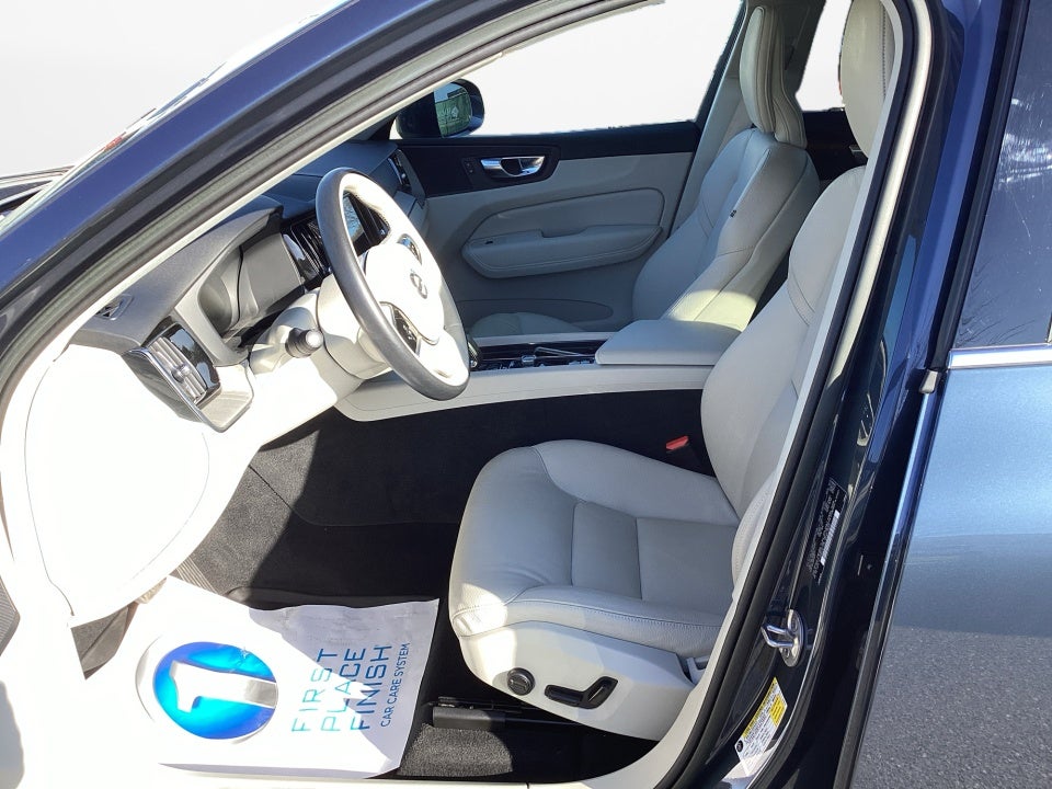 2023 Volvo XC60 B5 Plus Bright Theme