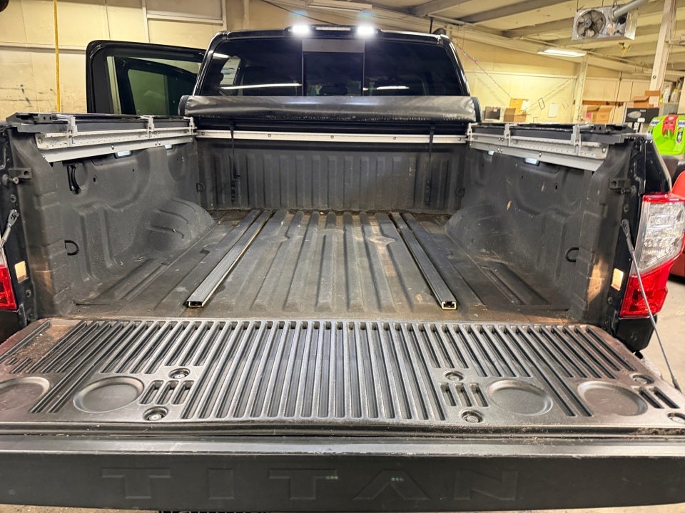 2018 Nissan TITAN SV