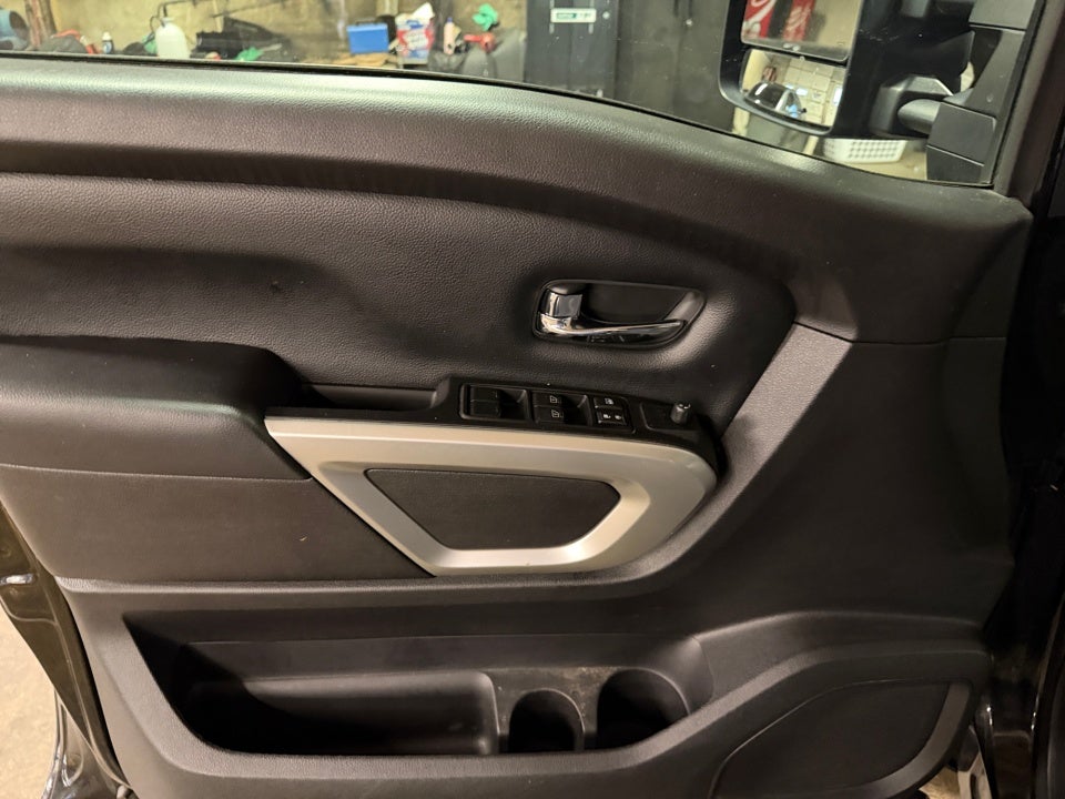 2018 Nissan TITAN SV