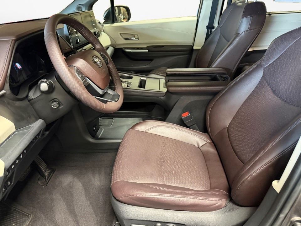 2022 Toyota Sienna Platinum