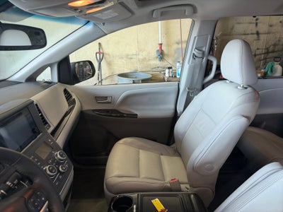 2016 Toyota Sienna XLE Premium