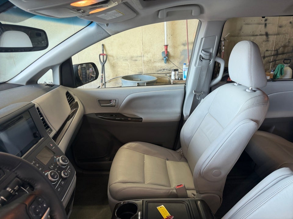 2016 Toyota Sienna XLE Premium