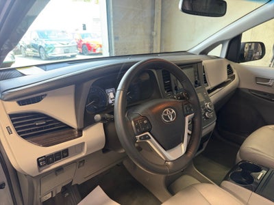 2016 Toyota Sienna XLE Premium
