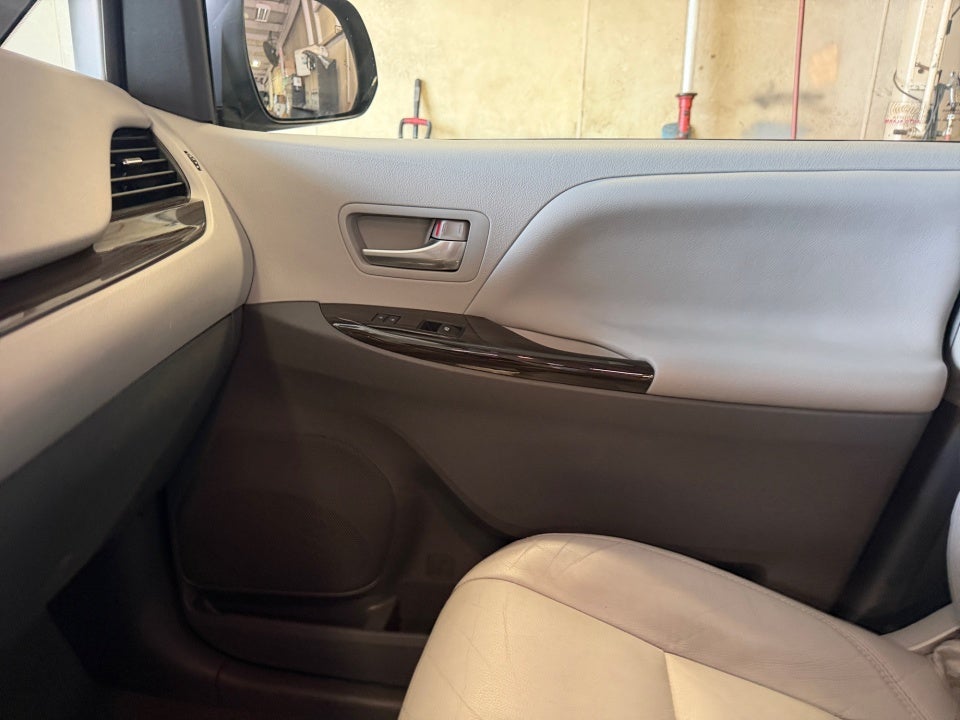 2016 Toyota Sienna XLE Premium