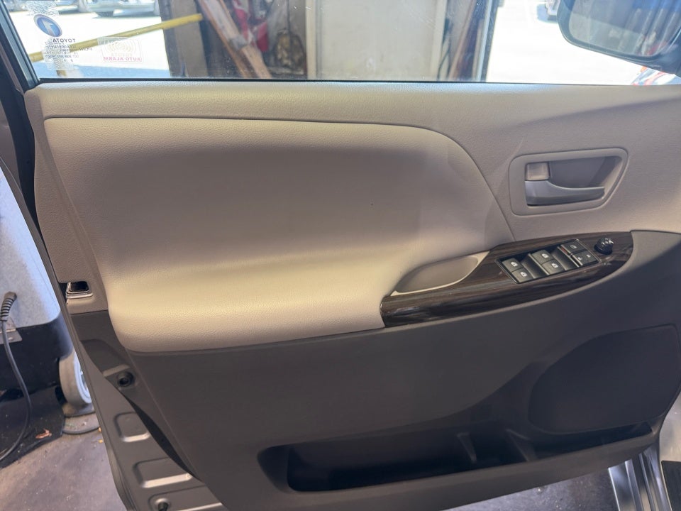2016 Toyota Sienna XLE Premium