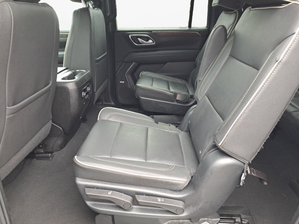 2023 Chevrolet Suburban 4WD Premier