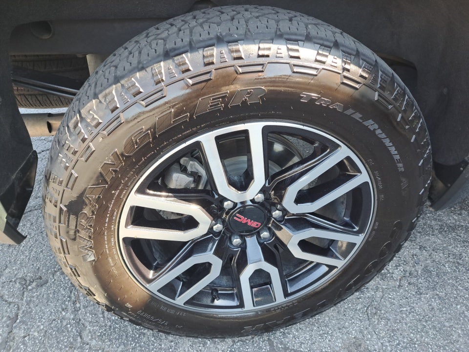2023 GMC Sierra 1500 4WD Crew Cab Short Box AT4