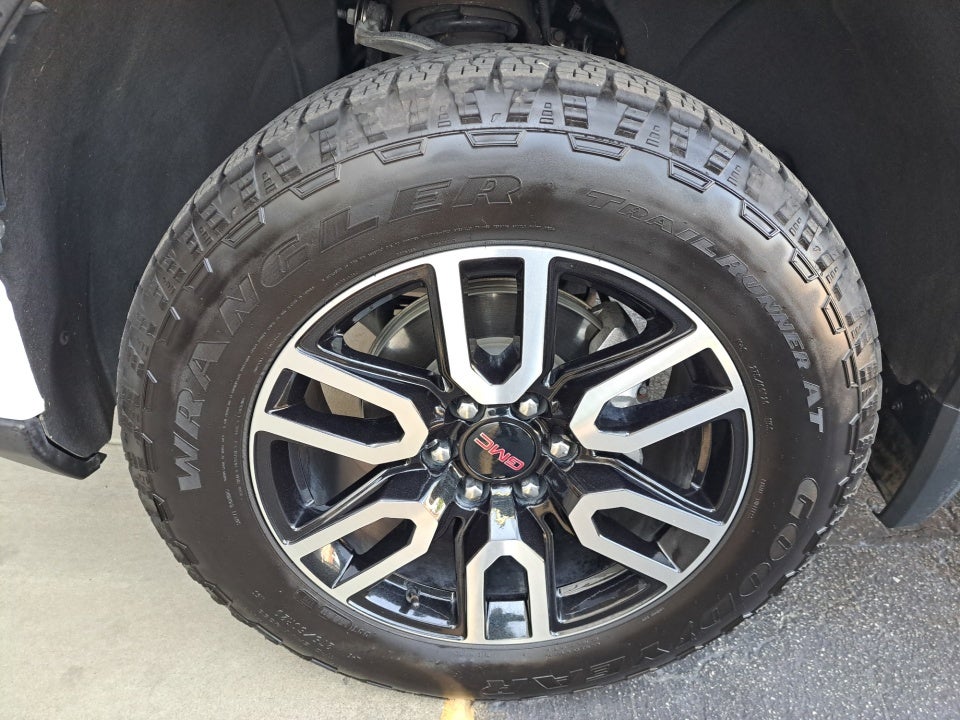 2023 GMC Sierra 1500 4WD Crew Cab Short Box AT4