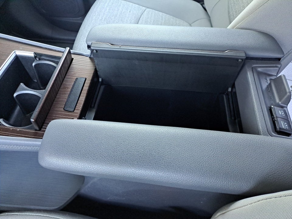 2022 Toyota Sienna LE