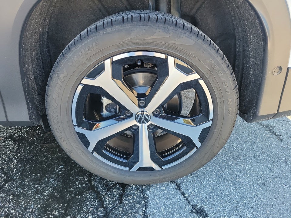 2025 Volkswagen Tiguan 2.0T SE