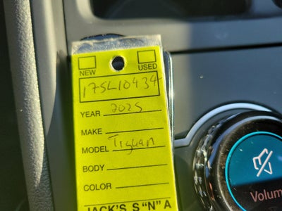 2025 Volkswagen Tiguan 2.0T SE