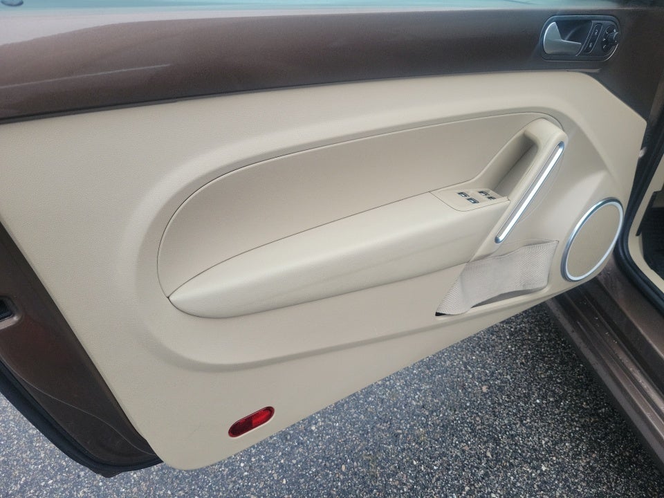 2013 Volkswagen Beetle Convertible 2.5L