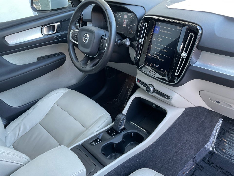 2020 Volvo XC40 Momentum