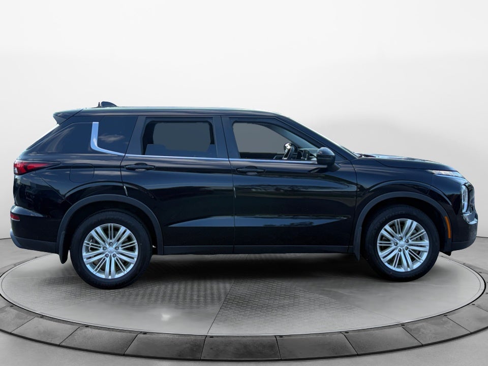 2022 Mitsubishi Outlander ES