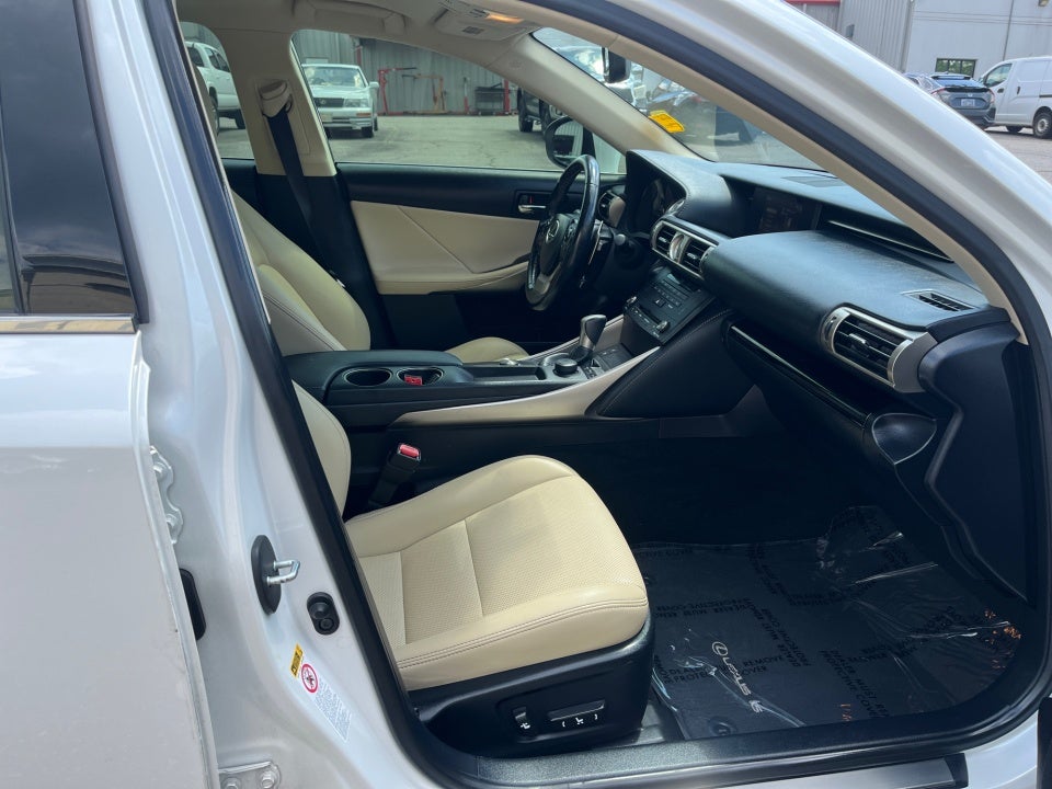 2016 Lexus IS 4dr Sdn AWD