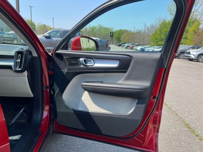 2019 Volvo XC40 T4 Momentum