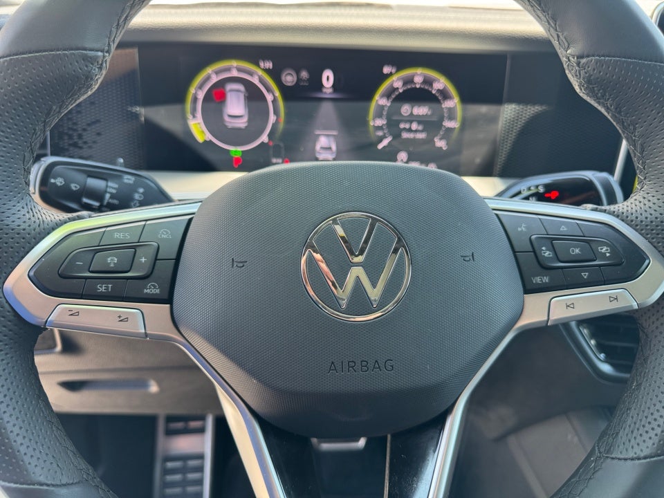 2025 Volkswagen Tiguan 2.0T SE R-Line Black
