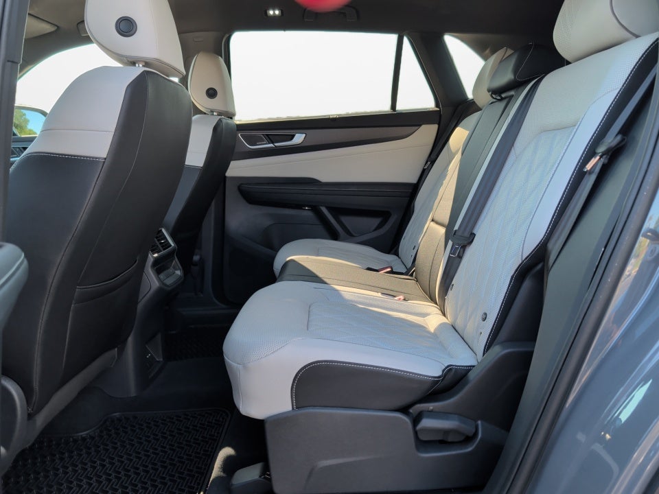 2025 Volkswagen Atlas Cross Sport 2.0T SEL Premium R-Line