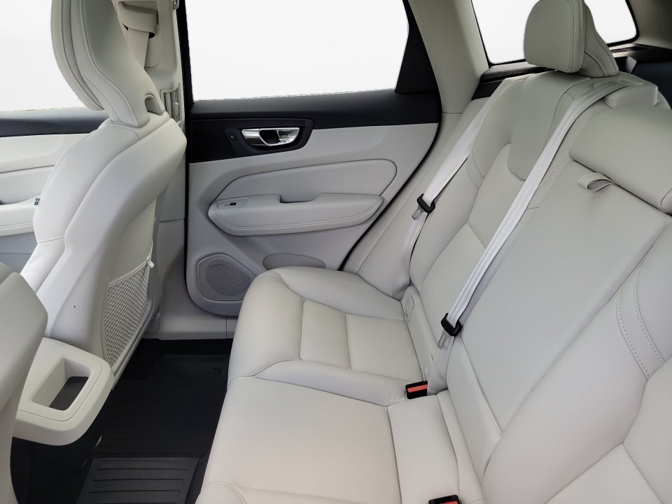 2023 Volvo XC60 Plus Bright Theme