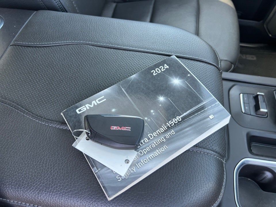 2024 GMC Sierra 1500 4WD Crew Cab Short Box Denali
