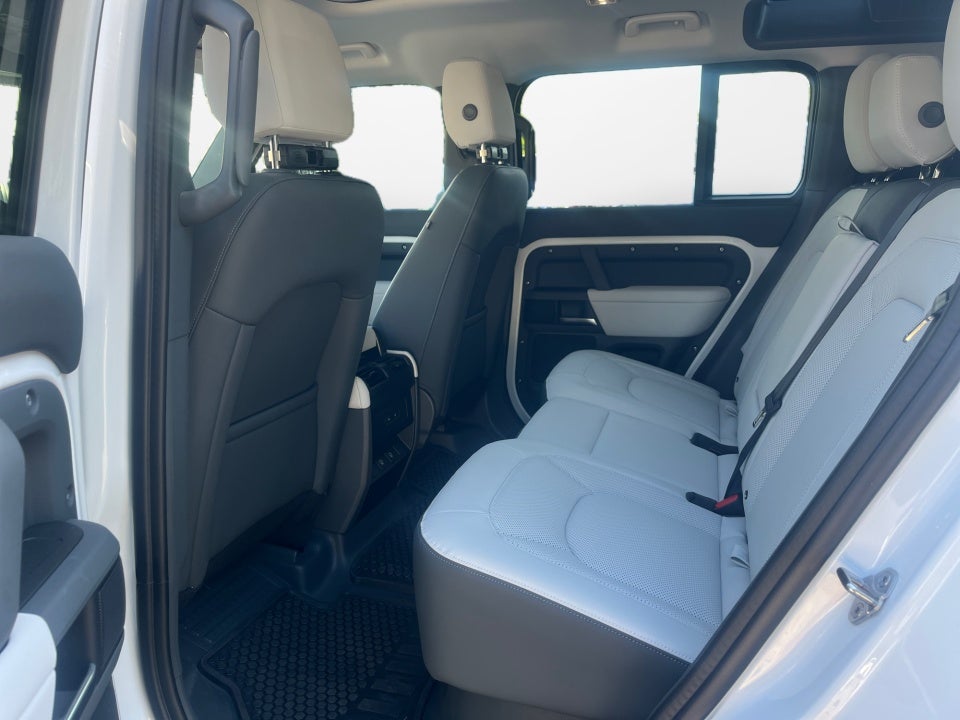 2025 Land Rover Defender 110 P400 S
