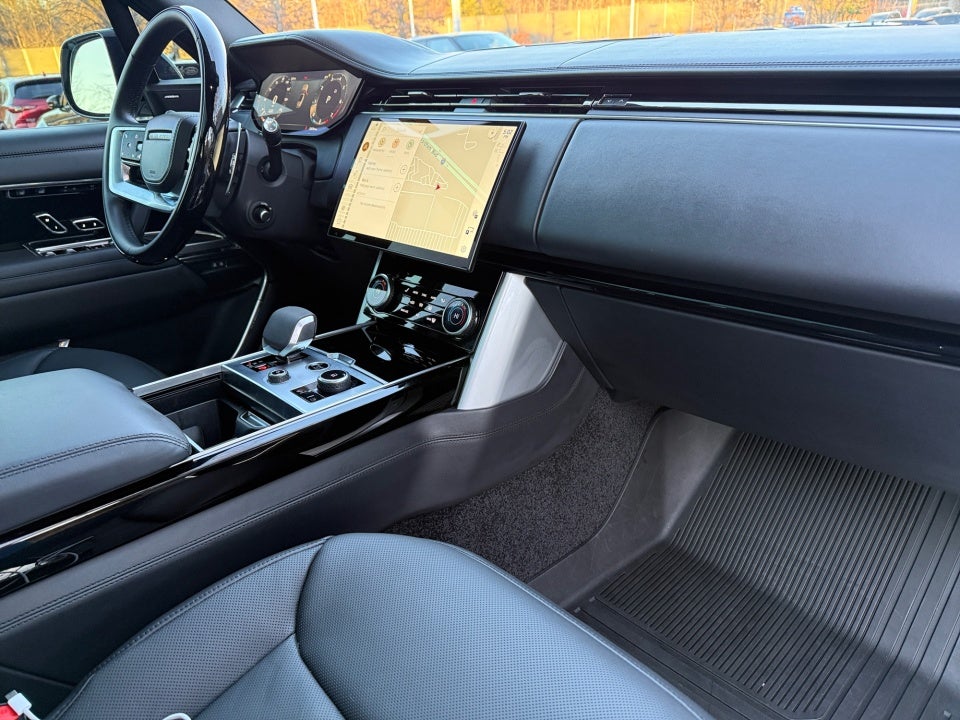 2023 Land Rover Range Rover P530 SE