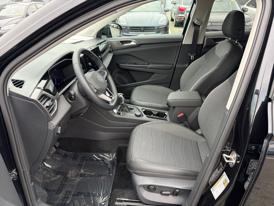 2026 Volkswagen Taos SE Black