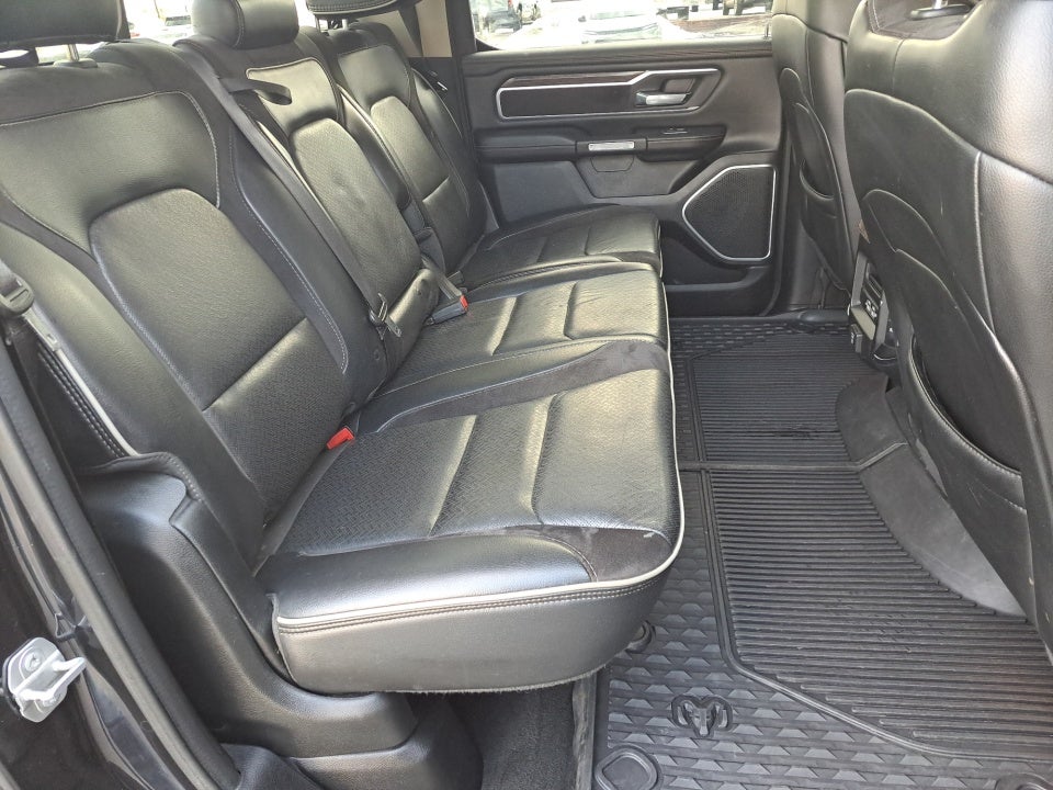 2020 RAM 1500 Laramie Crew Cab 4x4 5'7" Box