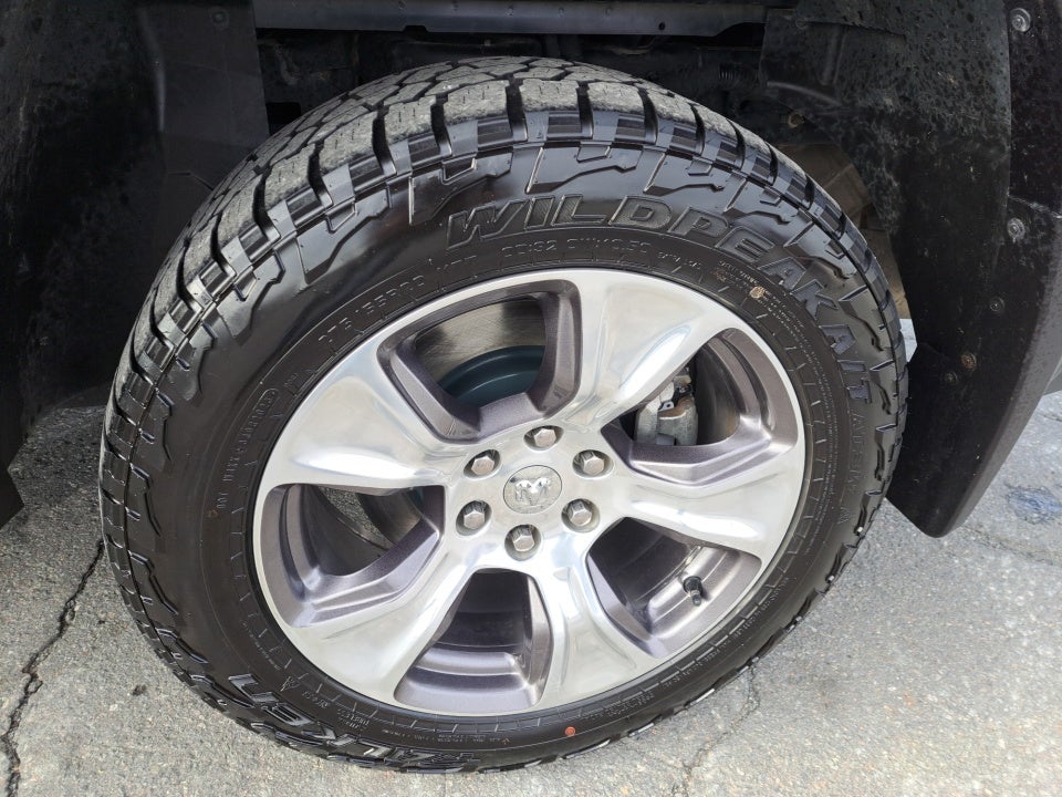 2020 RAM 1500 Laramie Crew Cab 4x4 5'7" Box