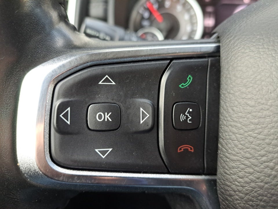 2020 RAM 1500 Laramie Crew Cab 4x4 5'7" Box