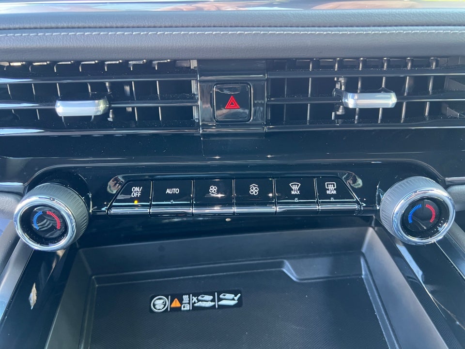 2025 Chevrolet Suburban 2WD LT